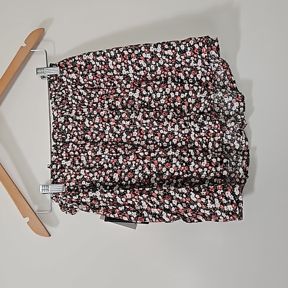 NWT, Volcom floral skirt sz S - Picture 3 of 6